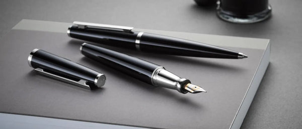 Füller oder Tintenroller im Vergleich: Was ist besser?