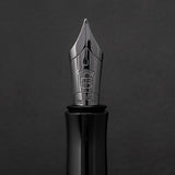 Graf von Faber-Castell, Füller, Guilloche, Black Edition - Schreib und Stil